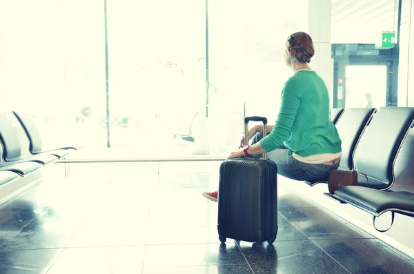 Fille à l'aéroport — Photo