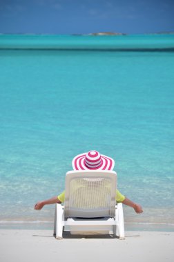 Kızın rahatlatıcı Beach