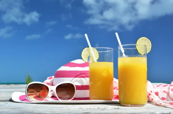 Sunglasses, hat and juice — Stock Photo, Image