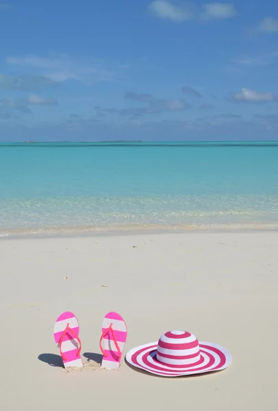 Flip-flops and hat — Stock Photo, Image