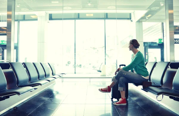 Ragazza in aeroporto — Foto Stock