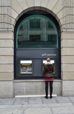 atm at kız