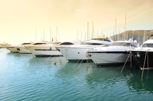 Row of yachts in the port — Stock Photo, Image