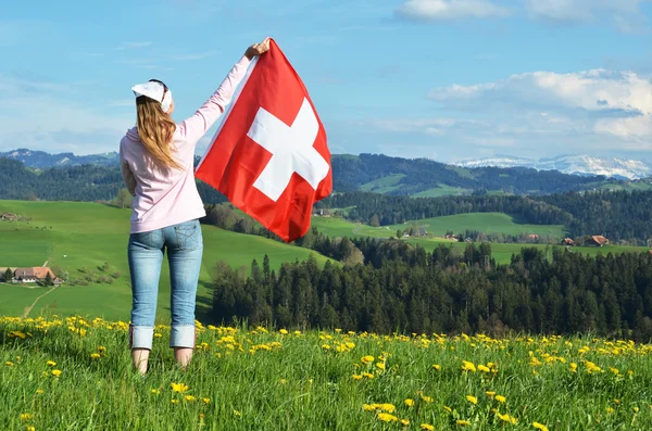 İsviçre bayrağı ile kız. — Stok fotoğraf