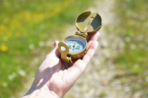 Compass in the hand — Stock Photo, Image