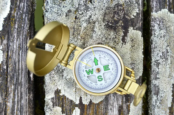 Compass on the wooden background — Stock Photo, Image