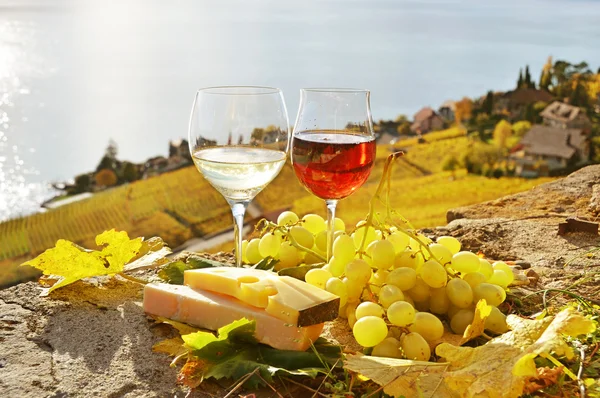 Two wineglasses, cheese and grapes — Stock Photo, Image