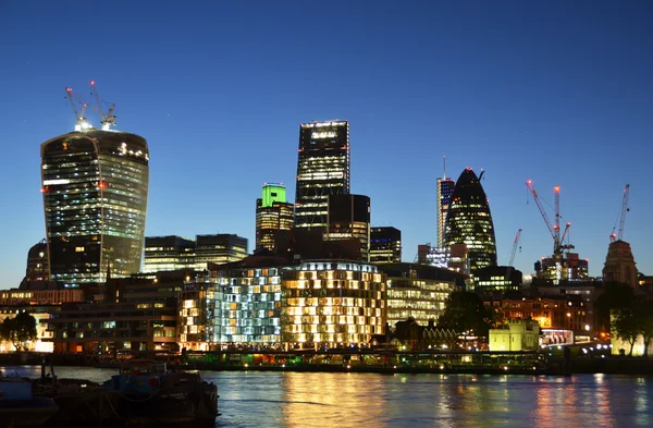 Panoráma města Londýn v noci — Stock fotografie
