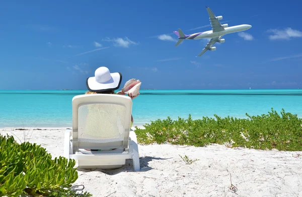 Girl and airplane — Stock Photo, Image