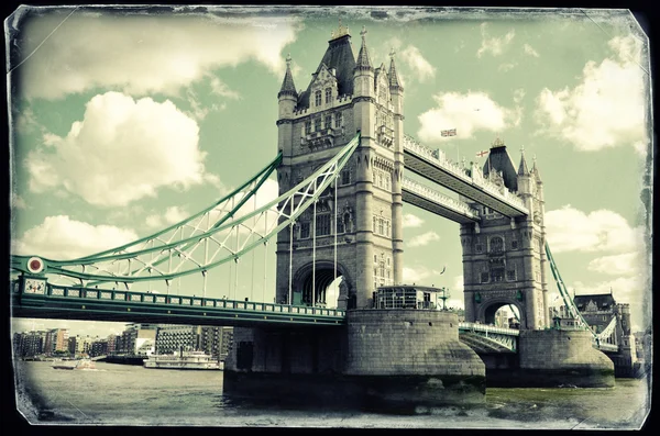 ロンドンのタワー ブリッジのビンテージ写真 — ストック写真