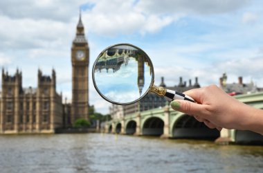 Londra'nın büyük Ben'e karşı elinde Büyüteç