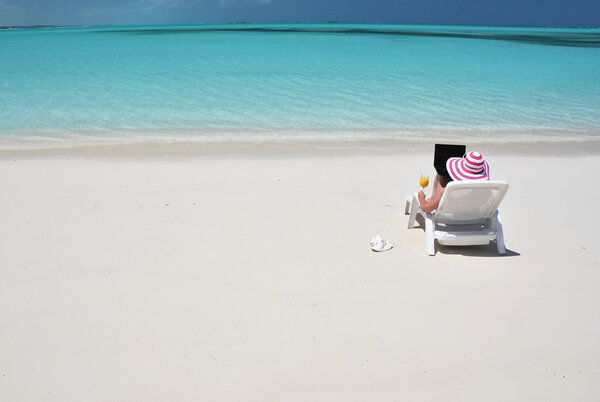 Женщина на пляже