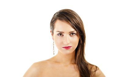 uzun saçlı beyaz zemin üzerine güzel bir kadın