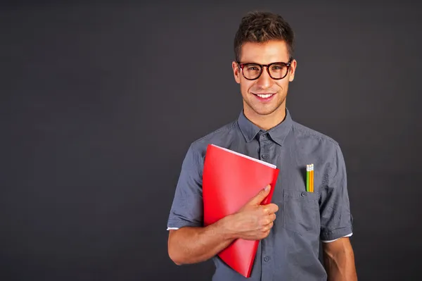 Retrato de homem nerd engraçado com lápis e óculos sobre b preto — Fotografia de Stock