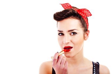 Pin-up kadın beyaz zemin üzerine ruj