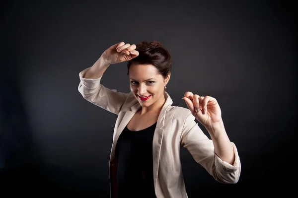 Mujer bailando sobre fondo negro —  Fotos de Stock