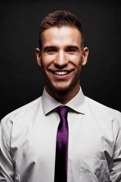 Man with purple tie over dark background — Stock Photo, Image