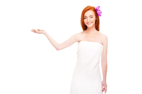 Woman in towel smiling holding somthing in hand — Stock Photo, Image