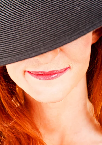 Módní fotografie žena v bílém klobouku, detail — Stock fotografie
