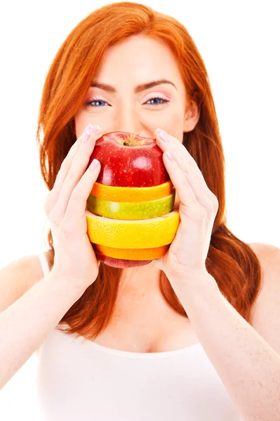 Fruta jugosa Un primer plano de la cara de una hermosa dama con un fresco —  Fotos de Stock