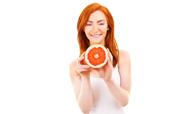 Fruta jugosa Un primer plano de la cara de una hermosa dama con un fresco —  Fotos de Stock