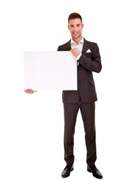 Klasik takım elbiseli yakışıklı genç adam.