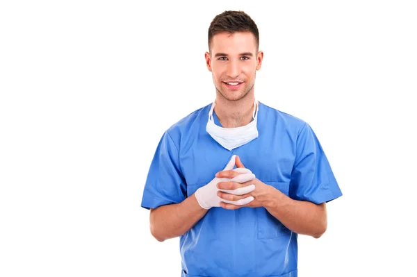 Jovem médico com máscara e uniforme azul sobre fundo branco — Fotografia de Stock