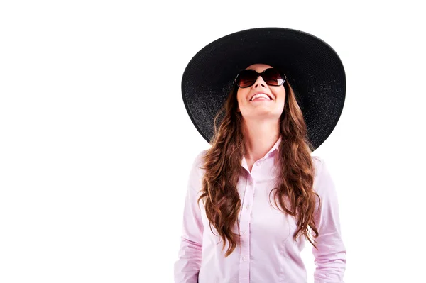 Mujer feliz en verano, sonriendo, mirando a la cámara —  Fotos de Stock