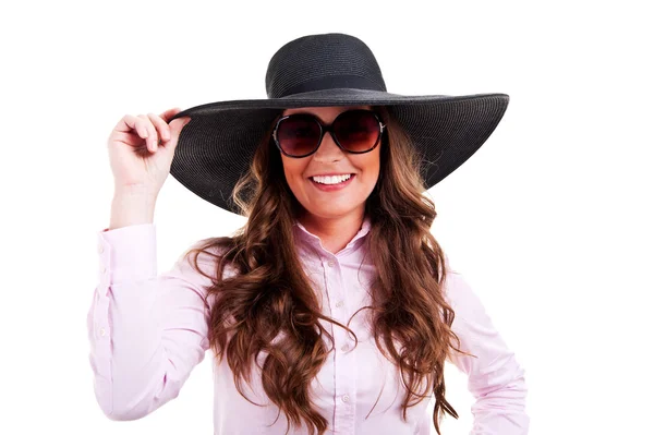 Mulher feliz no verão, sorrindo, olhando para a câmera . — Fotografia de Stock