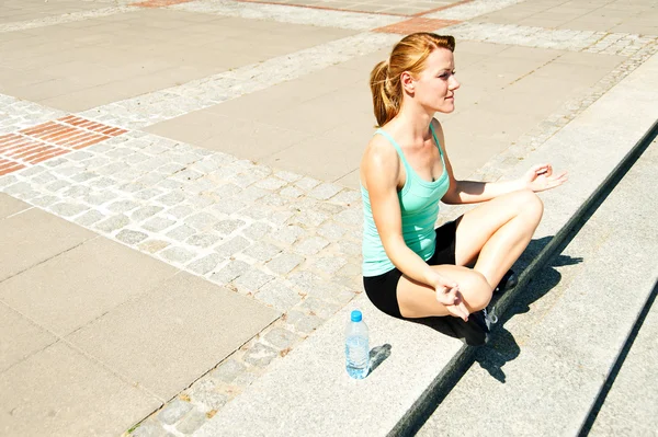 Fitness girl outdoor — Stock Photo, Image