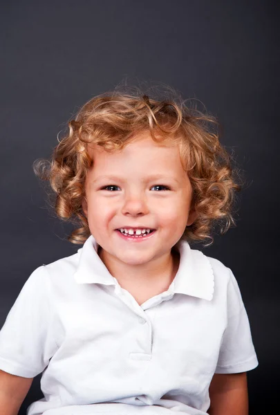 Ritratto di felice gioioso bel bambino — Foto Stock