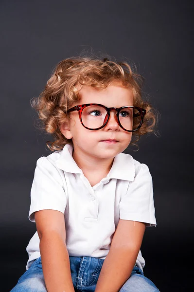 Noworodek portret w okularach — Zdjęcie stockowe