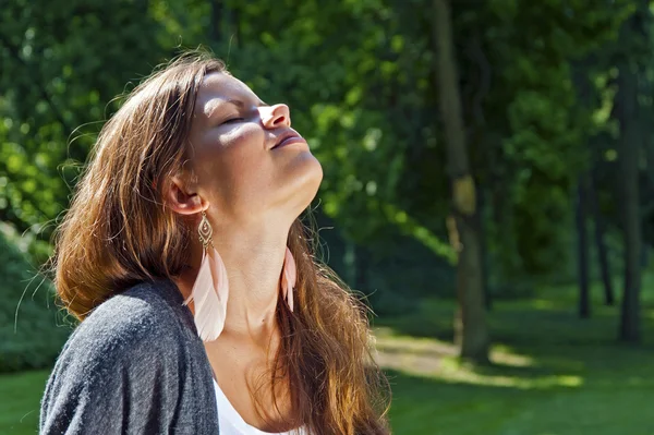 Beautiful young woman in the summer garden — Stock Photo, Image