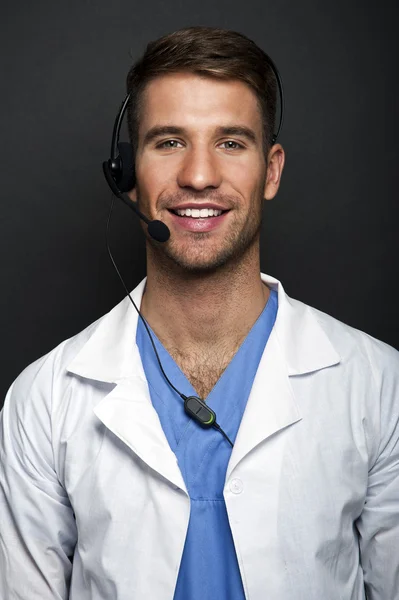 Lekarz z zestawu słuchawkowego — Zdjęcie stockowe