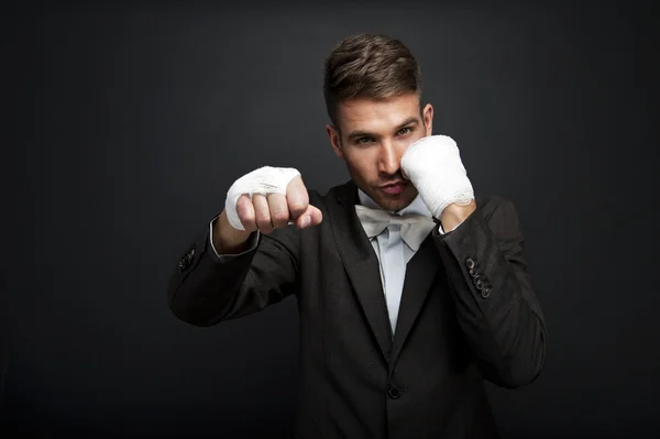 Bonito homem de negócios boxer — Fotografia de Stock