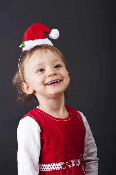 Souriante fille dans le chapeau de Père Noël — Photo