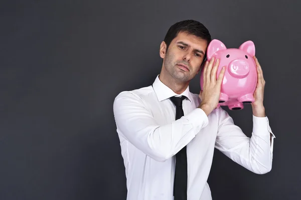 Geschäftsmann mit Sparschwein — Stockfoto