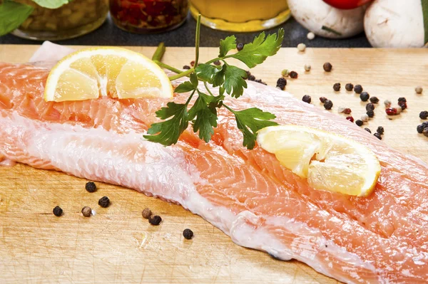 Salmon fillet with rosemary and lemon — Stock Photo, Image