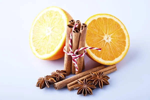 Orange fruit segment, cinnamon sticks and mint isolated on white — Stock Photo, Image