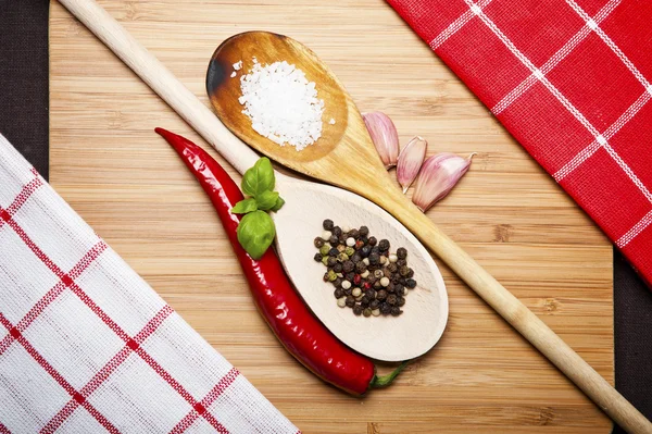 Cutting board with space for text on old wooden background, clos — Stock Photo, Image