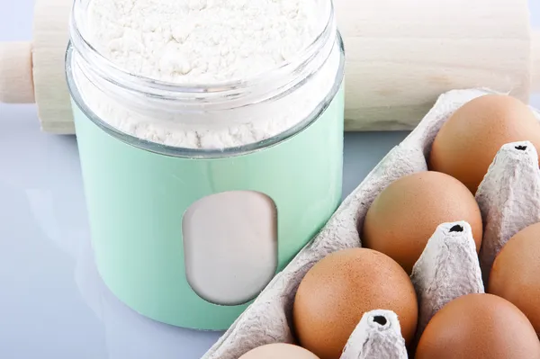 Flour and roller, eggs — Stock Photo, Image