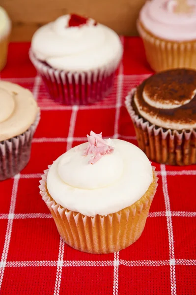 Cupcakes on wooden background — Stock Photo, Image