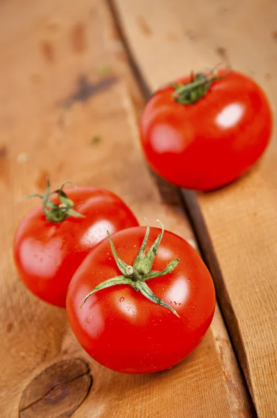 トマト、古い木の保全のためのハーブとの調理 — ストック写真