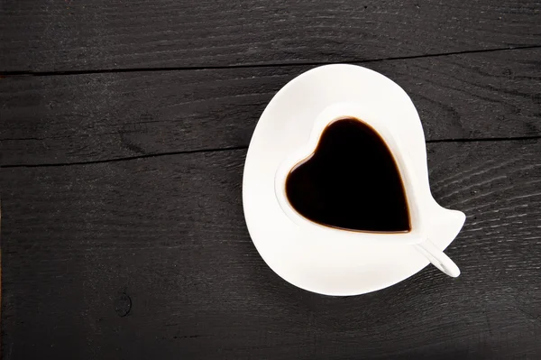 Tasse de café frais avec signe du coeur — Photo