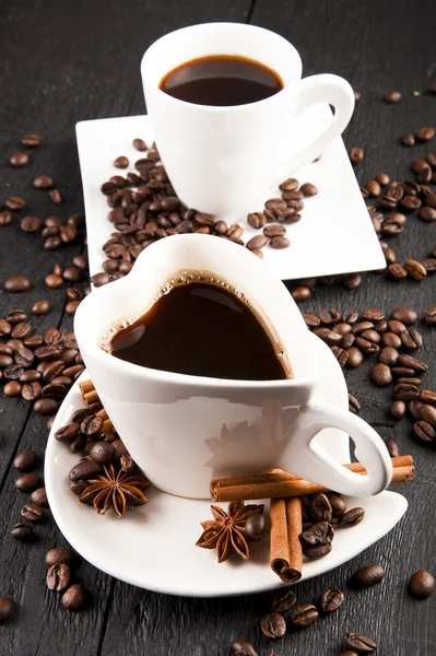 Two cups of coffee with croissants and pieces of cinnamon — Stock Photo, Image