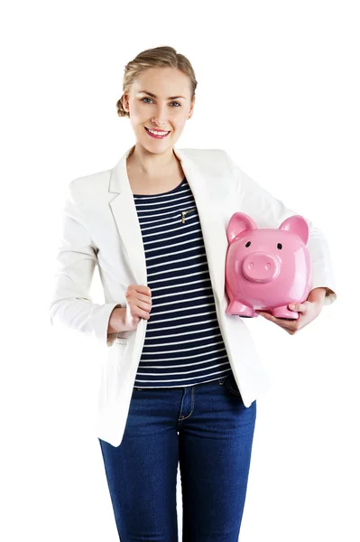 Alcancía mujer ahorro sonriendo feliz. Mujer sosteniendo cerdo rosa —  Fotos de Stock