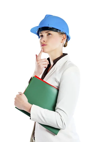 Femme d'affaires avec casque de construction et presse-papiers . — Photo