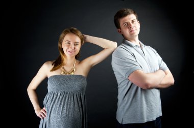 güzel genç bir çift bekliyor bebek