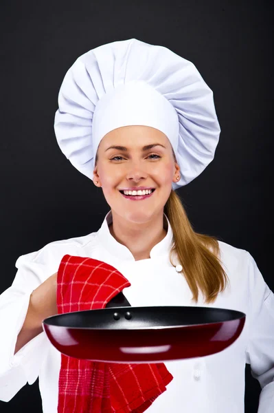 年轻的女厨师在深色背景上的工具 — 图库照片