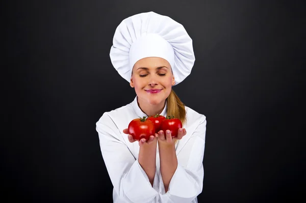 Retrato de jovem chef com tomate — Fotografia de Stock